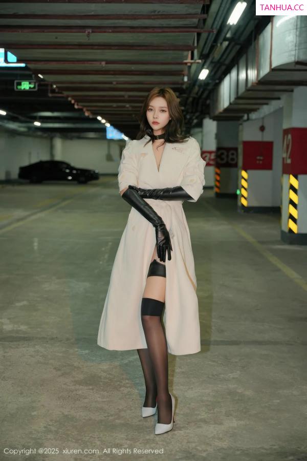 小娜比  [XiuRen]高清写真图 2025.12.30 No.11176 娜比 黑色情趣内衣第3张图片